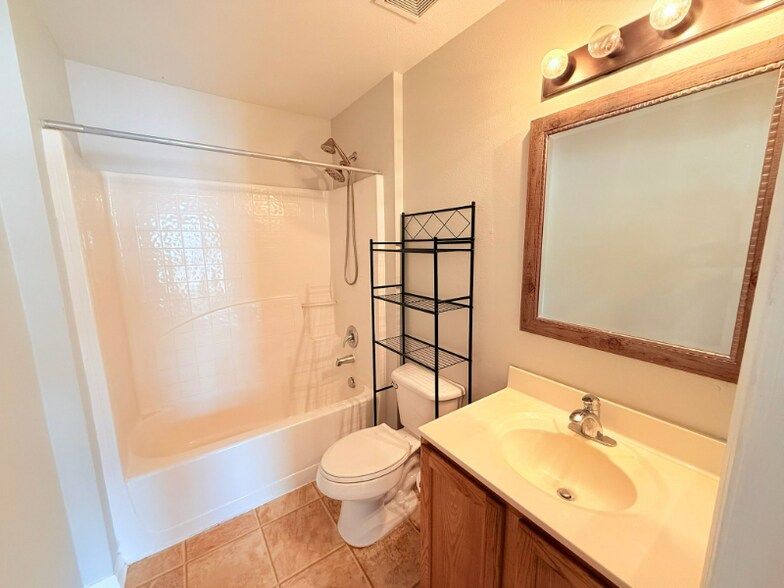 Building Photo - 9917 Ashburn Lake Dr