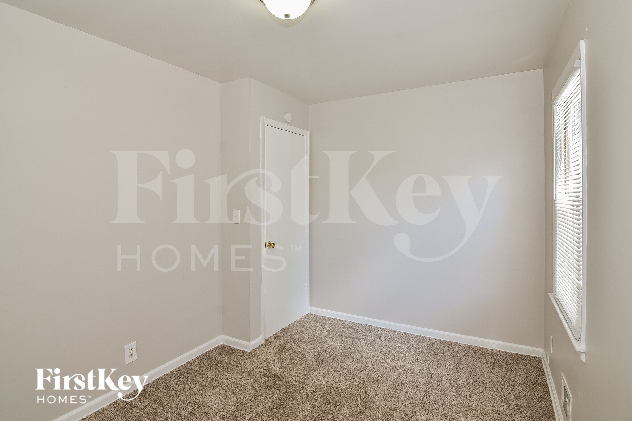 Building Photo - 307 NE Arlington Cir