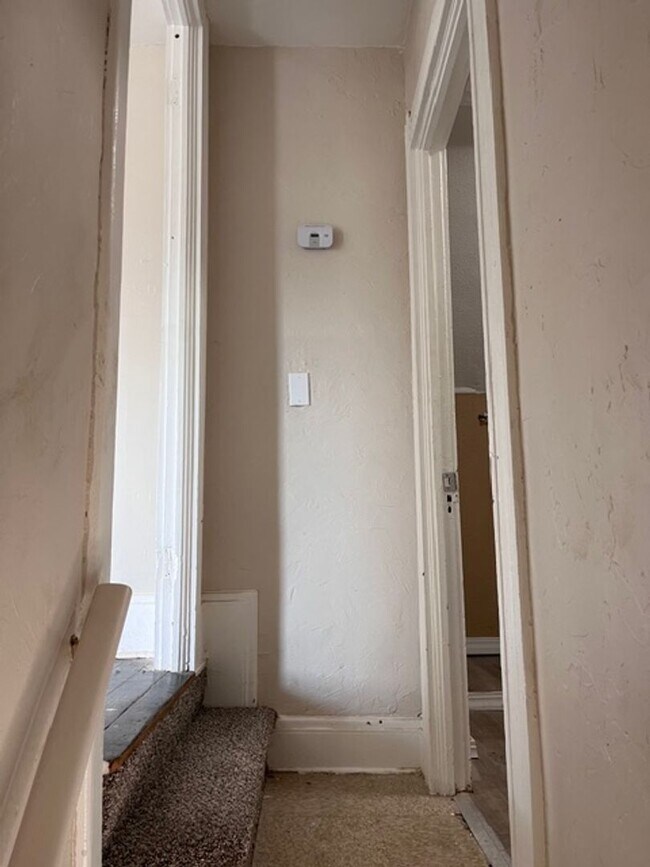 Building Photo - 4 Bed - 1.5 Bath - Single Family Home in Lorain