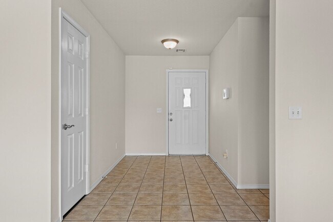 Building Photo - 3 Bed, 2 Bath Home Near Osage Park & Walma...