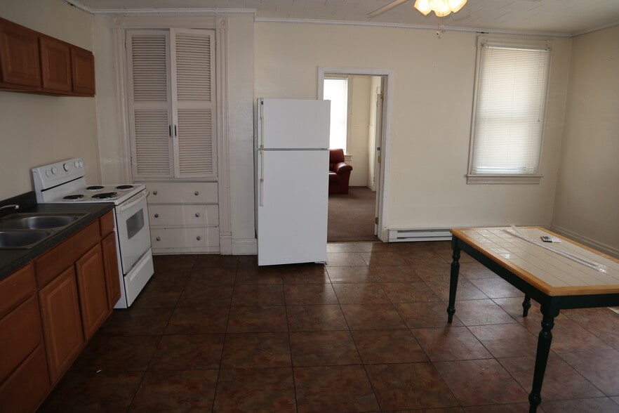 Building Photo - 416 Cherry Ave