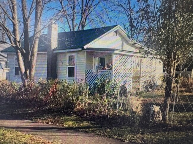 Building Photo - 202 E South St