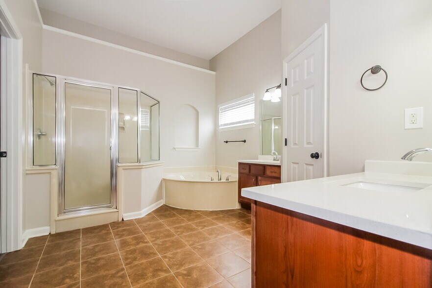 Building Photo - 4860 Stirrup Dr