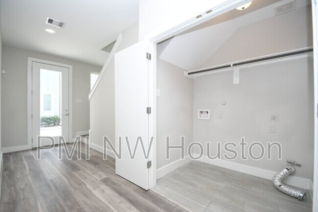 Building Photo - 5904 Gardendale Dr