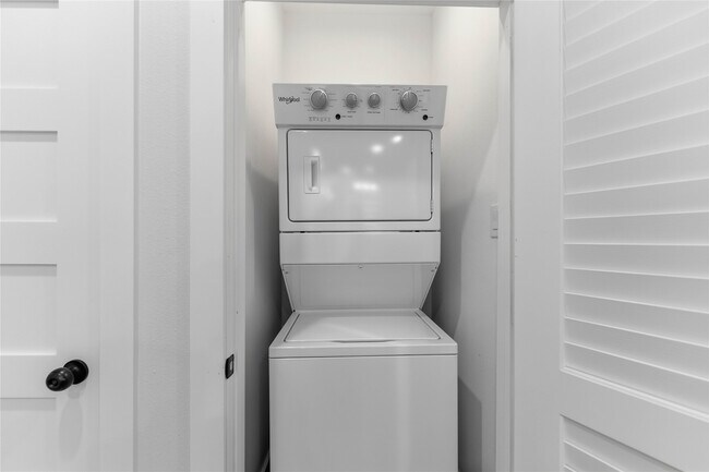 Building Photo - 5420 Elysian St