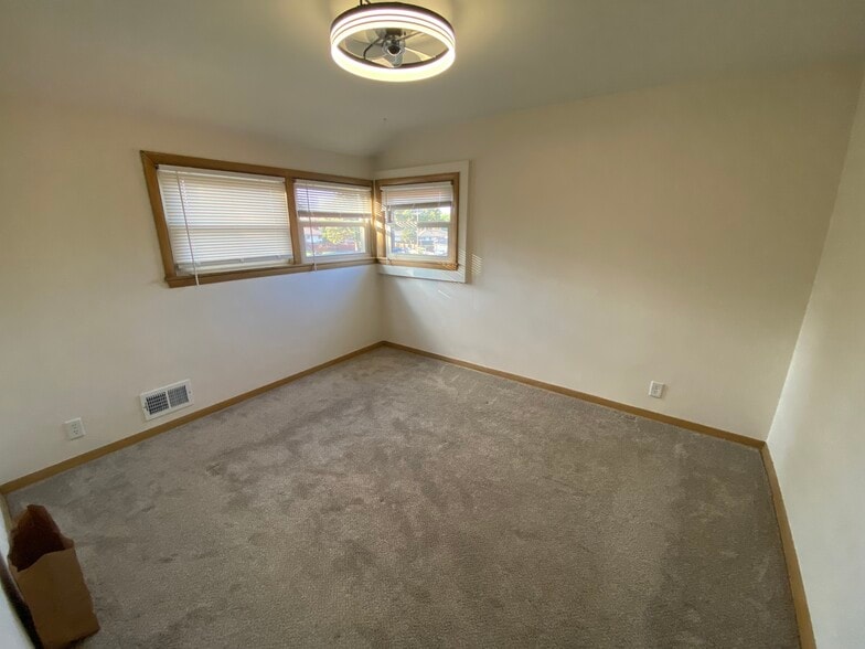 Building Photo - 3353 S 71st St