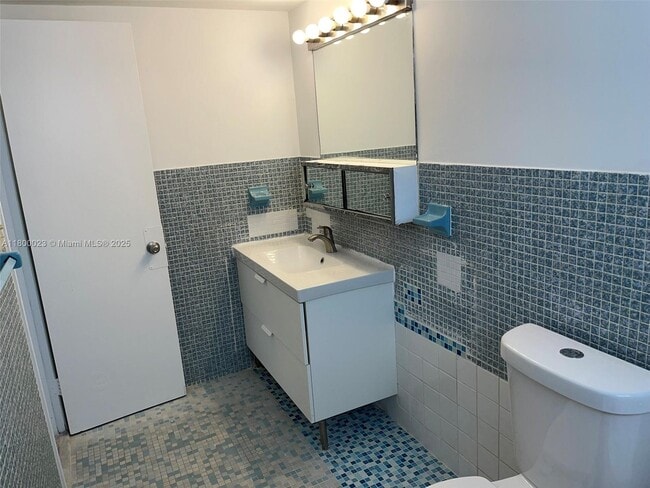 Building Photo - 1357 Collins Ave