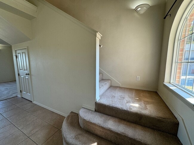 Building Photo - Spacious 3-Bedroom Duplex Located within Close Proximity to Fort Leonard Wood!
