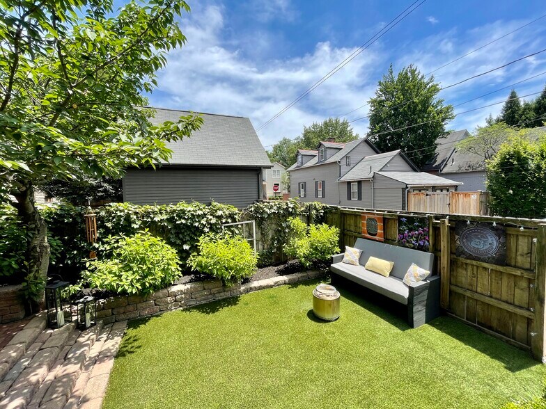 Building Photo - 196 E Columbus St