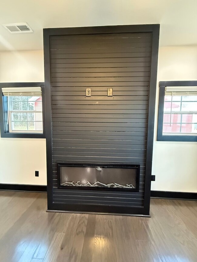 Building Photo - 2721 Cedrus Ave