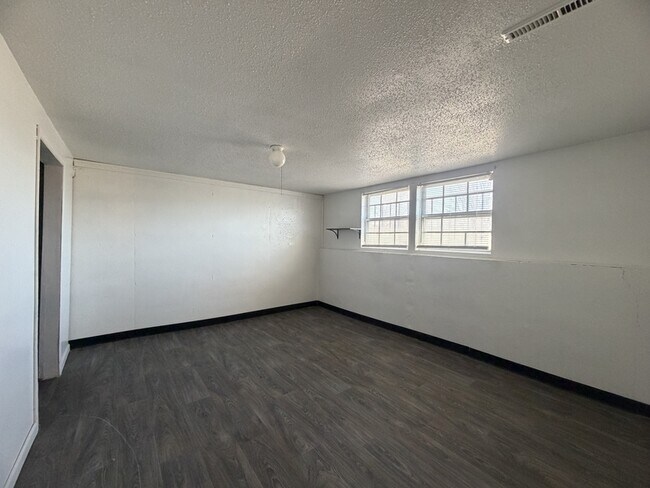 Building Photo - 1112 Olive St