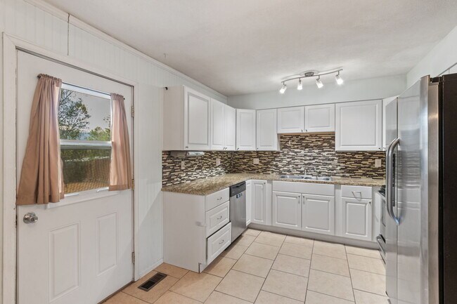 Building Photo - 341 Longfellow Dr