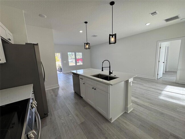Building Photo - 702 Marion Oaks Manor