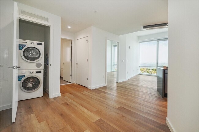 Building Photo - 50 Clinton Pl