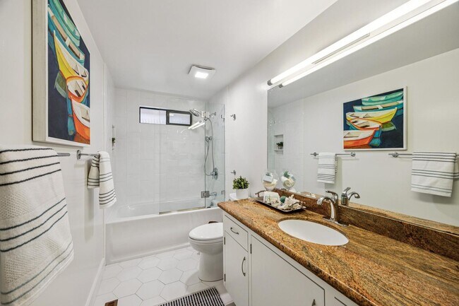 Building Photo - Luxury Single-Level Westside Alamo Home with Saltwater Pool, Spa & Outdoor Kitchen