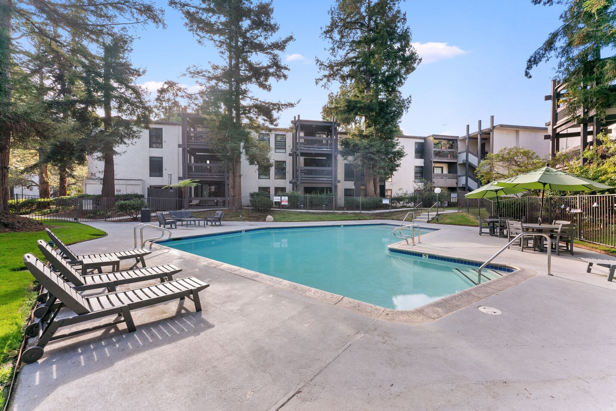 Building Photo - 8650 Gulana Ave