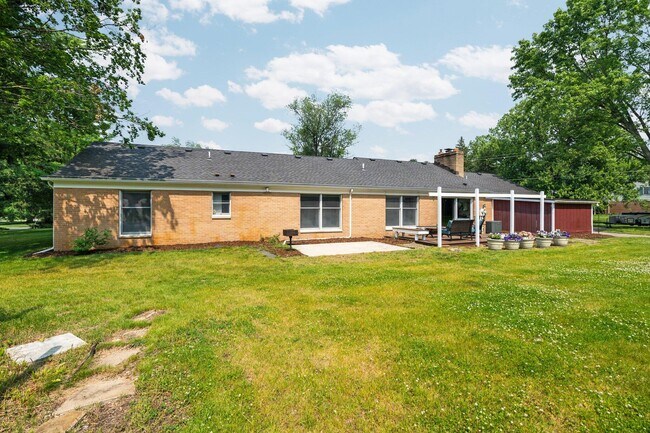 Building Photo - 3673 Pheasant Dr