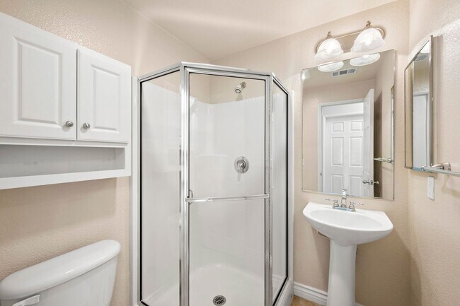 Building Photo - Mission Valley 3 Bedroom Townhome at Escal...