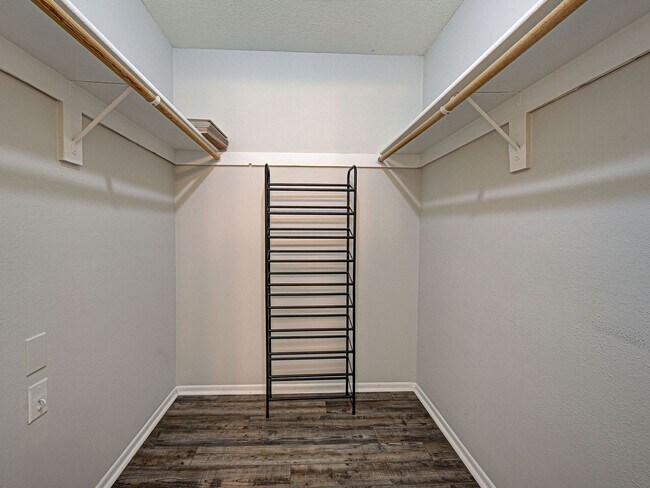 Building Photo - 2BD/2BA Mission Lakes Condo
