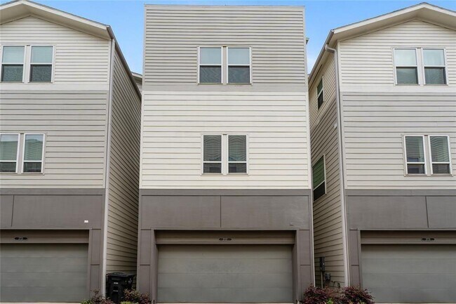 Building Photo - 2737 Clinton Dr
