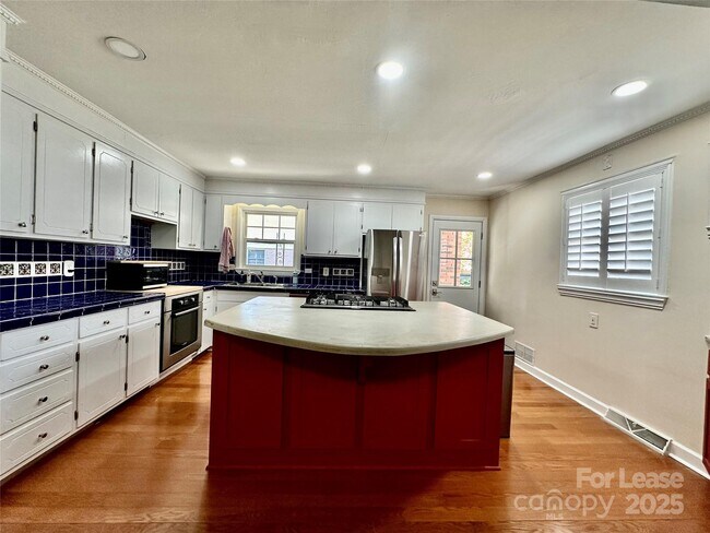 Building Photo - 2063 Eaton Rd