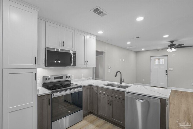 Building Photo - 721 W Jordan St