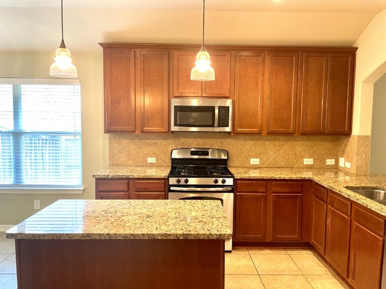 Building Photo - 4235 Fairmeadow Dr