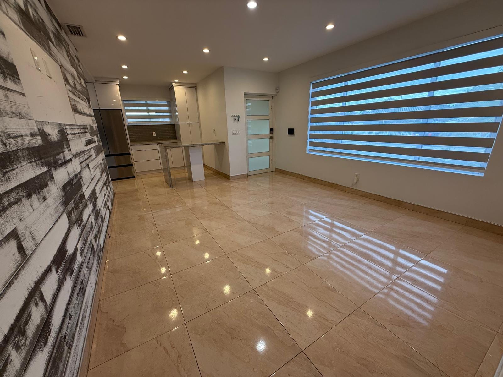 Building Photo - 120 W 63rd St