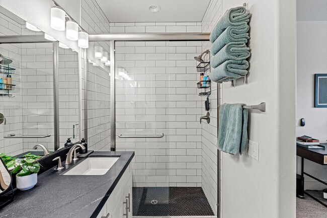 Building Photo - Modern Furnished Townhome in Downtown Napa