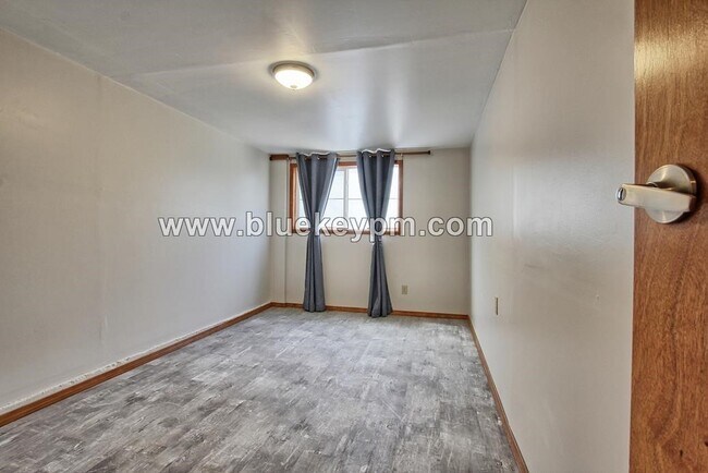 Building Photo - 2952 SW Huber St