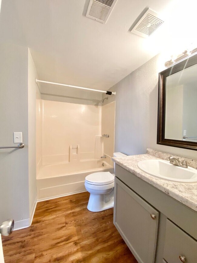 Building Photo - wh605