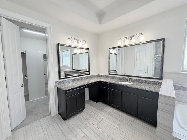 Building Photo - 13216 Green Hills Dr
