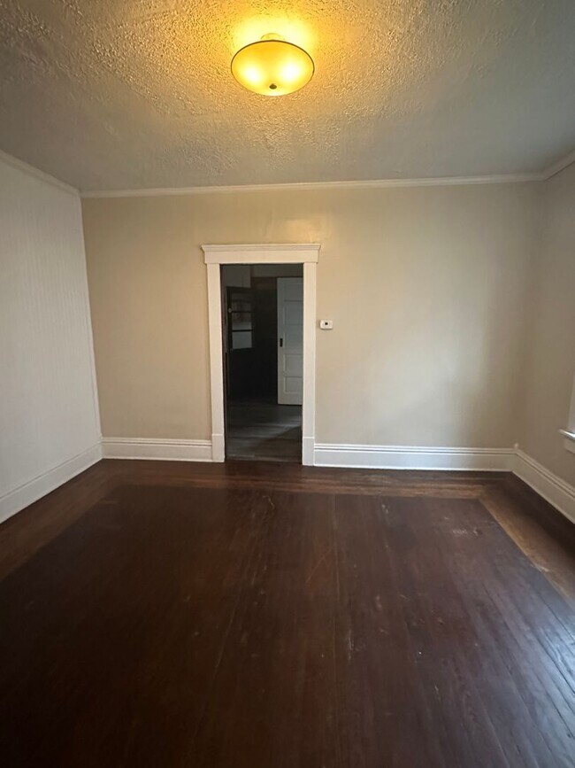 Building Photo - Akron Single-Family Home *ACCEPTING VOUCHERS*