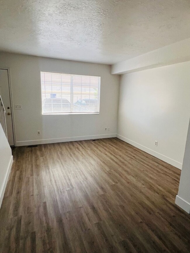 Building Photo - Beautiful townhome with air conditioner and carport