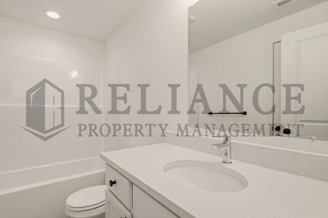 Building Photo - 5259 N Pinecrest Ct