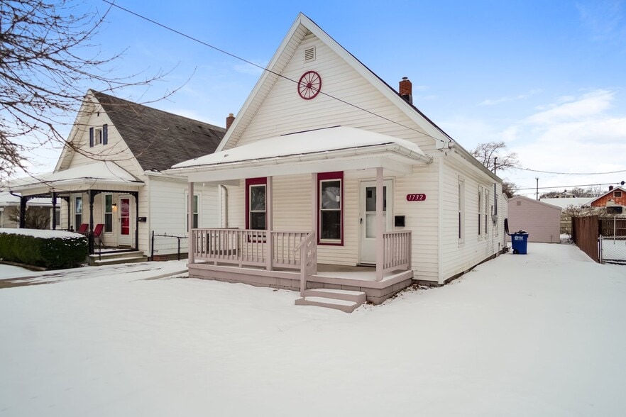 Building Photo - 1732 Pool St