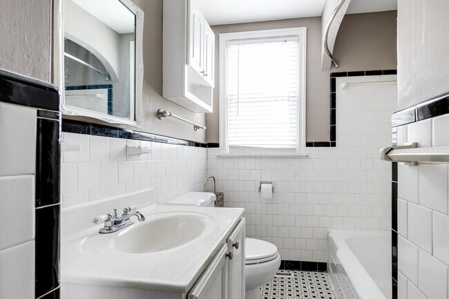 Building Photo - 6632 Three Chopt Rd