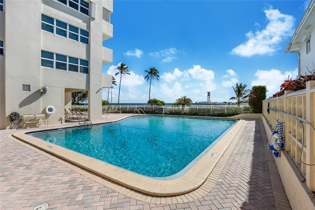 Building Photo - 2100 S Ocean Dr