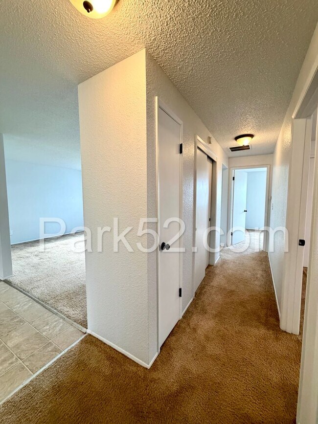 Building Photo - $100 OFF 1st Month's Rent!  Spanaway Area 3 Bedroom Rambler