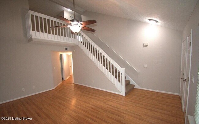 Building Photo - 10407 Pinoak View Dr