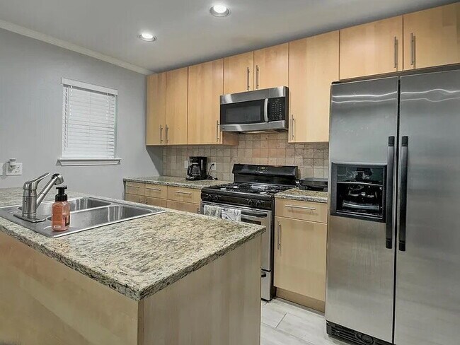 Building Photo - Updated North Austin Townhome with Exceptional Outdoor Space