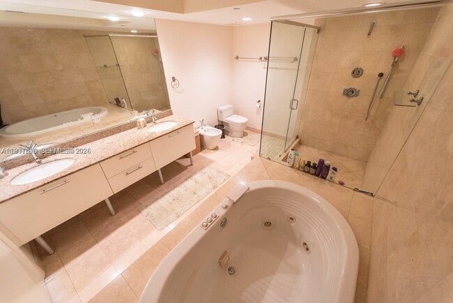 Building Photo - 17201 Collins Ave