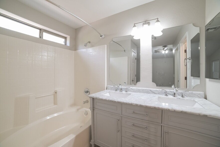 Building Photo - 7496 W Denaro Dr