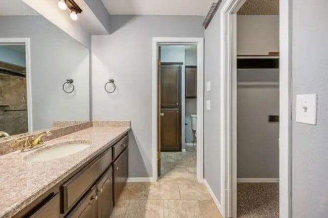 Building Photo - Updated 3 Bedroom/2 Bath Home w/Beautiful Landscaping - Edmond Schools