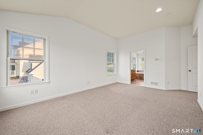 Building Photo - 5 Rolling Hills Dr