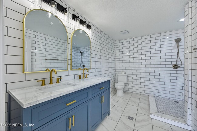 Building Photo - 2315 Park St