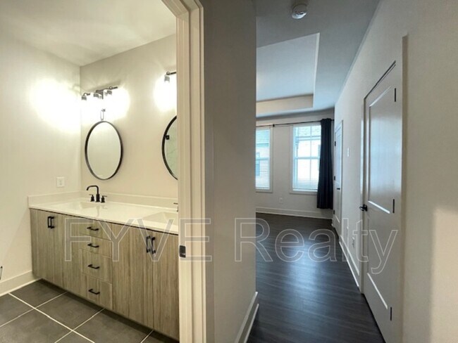 Building Photo - 194 Chestnut Cir