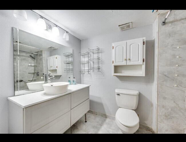 Building Photo - 5705 Harvest Hill Rd