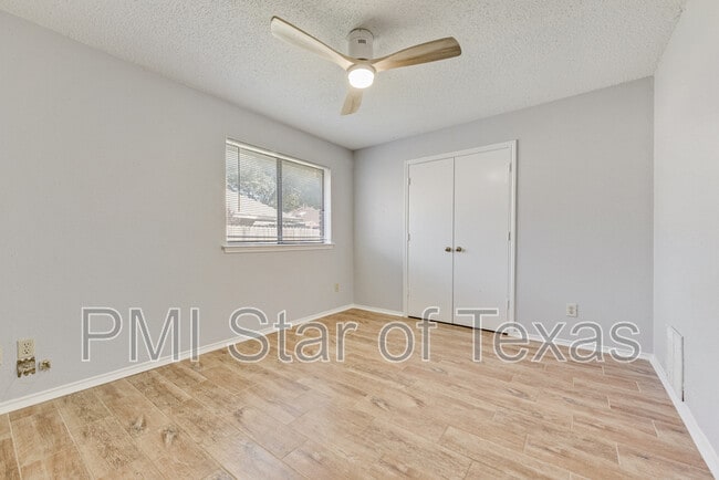 Building Photo - 2801 Hickory Bend Dr