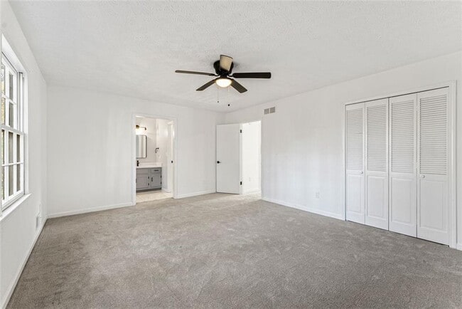 Building Photo - 444 Wellington Way